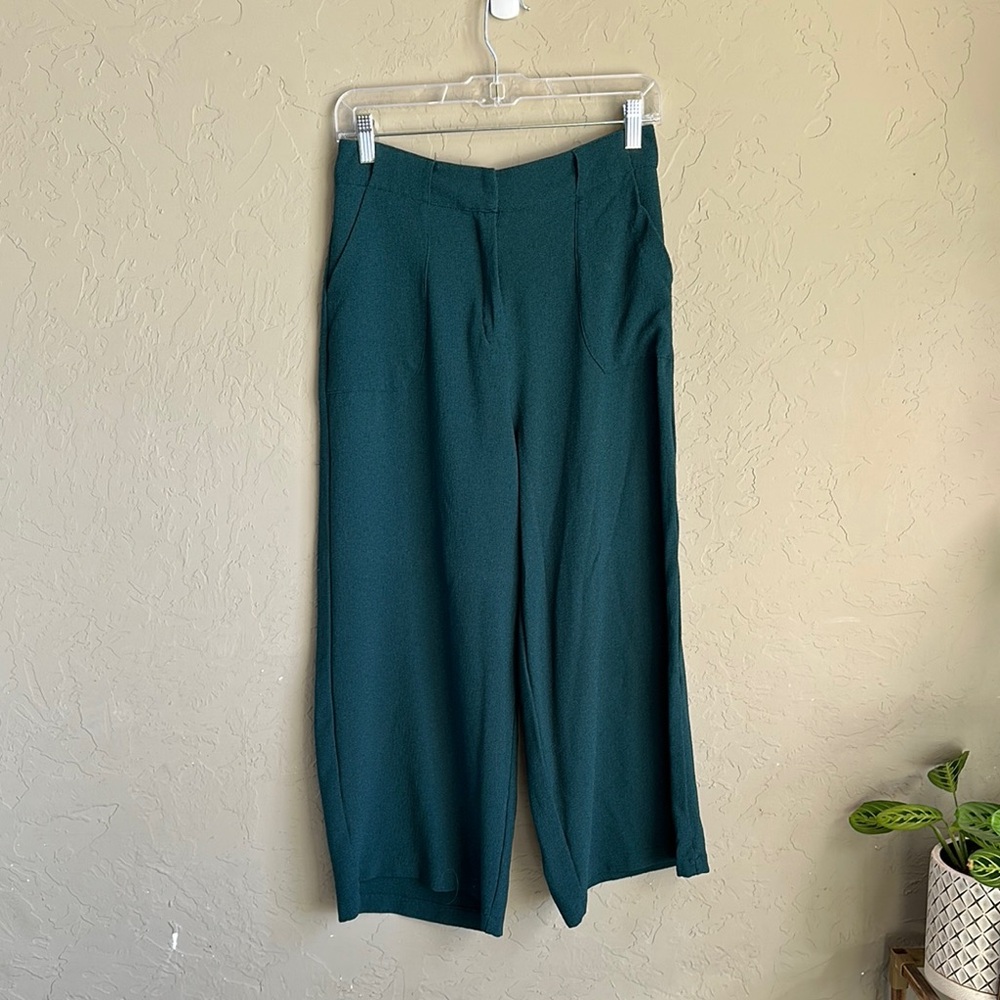 June and Hudson gaucho Green Women's Pants light‎ weight crop size medium
